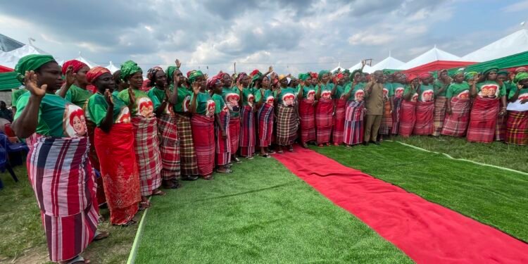 Onu-Ugu Women Visits Ukwa West, Inaugurates Grassroots Executives, Reaffirms Support for Otti’s Second Term