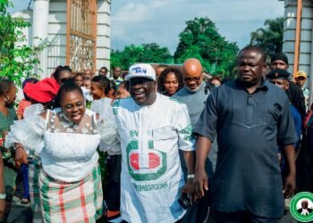 Nwogu Felicitates Agbara Kindred, Applauds Awardees for Outstanding Service
